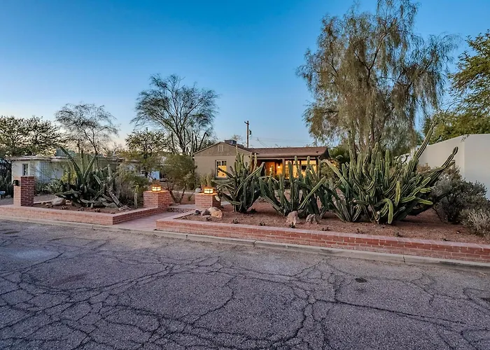 Holiday home Cool W/ A/c & Monsoon Views!